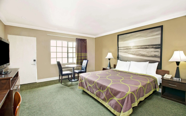 photo 5 of Skyways Hotel
