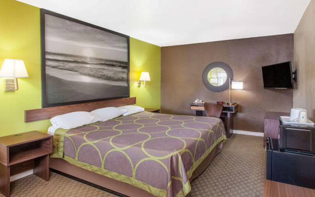 photo 2 of Super 8 by Wyndham Los Angeles/Alhambra