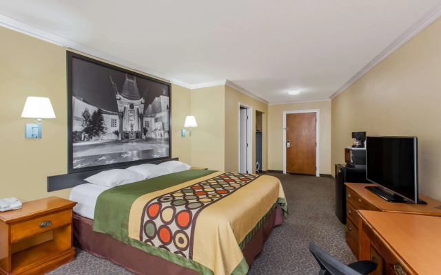 photo 4 of Super 8 by Wyndham Los Angeles Downtown