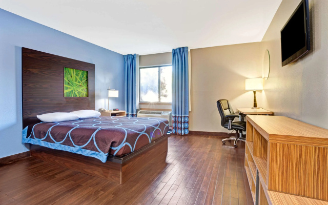 photo 2 of Super 8 by Wyndham Louisville Airport