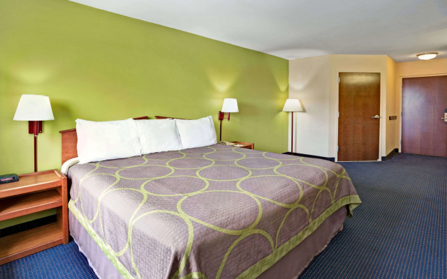 photo 2 of Super 8 by Wyndham Louisville/Expo Center