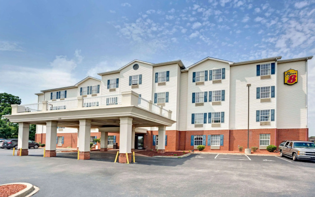 photo 3 of Super 8 by Wyndham Louisville/Expo Center