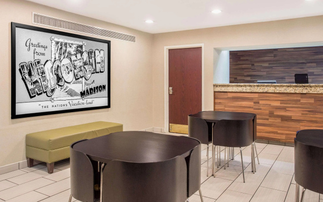 photo 2 of Super 8 By Wyndham Madison East