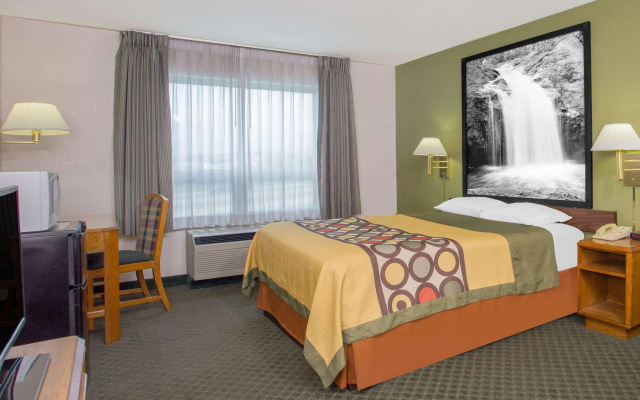 photo 4 of Super 8 By Wyndham Madison East