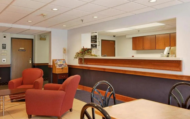 photo 2 of Super 8 by Wyndham Manchester TN