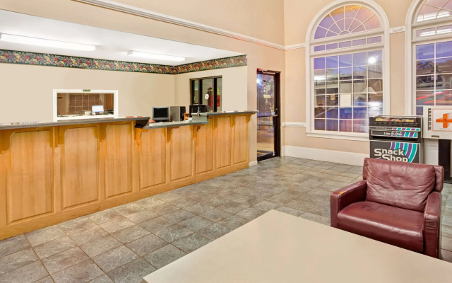 photo 2 of Super 8 by Wyndham Marietta/West/Atl Area