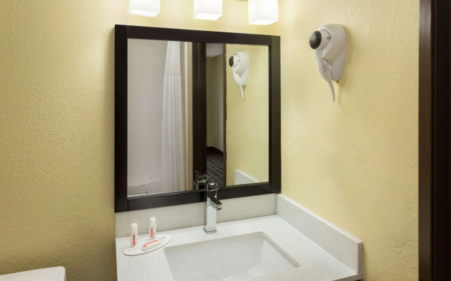photo 4 of Super 8 by Wyndham Marietta