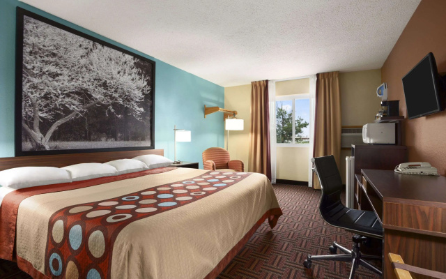 photo 4 of Super 8 by Wyndham Marion