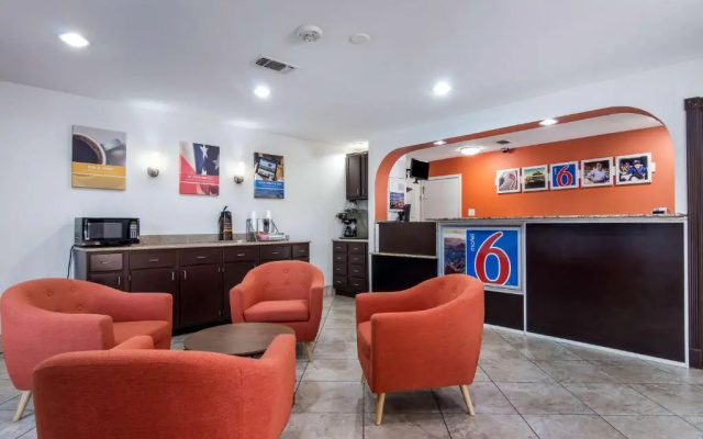 photo 2 of Motel 6 Marshall, TX