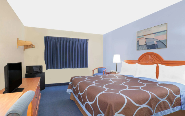 photo 3 of Super 8 by Wyndham Middletown