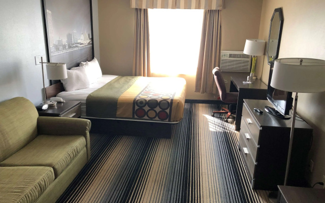 photo 5 of Super 8 by Wyndham Milwaukee Airport