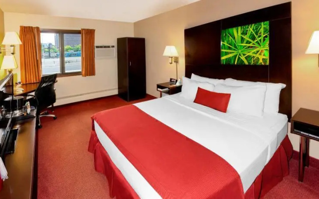 photo 2 of Ramada by Wyndham Minneapolis Golden Valley