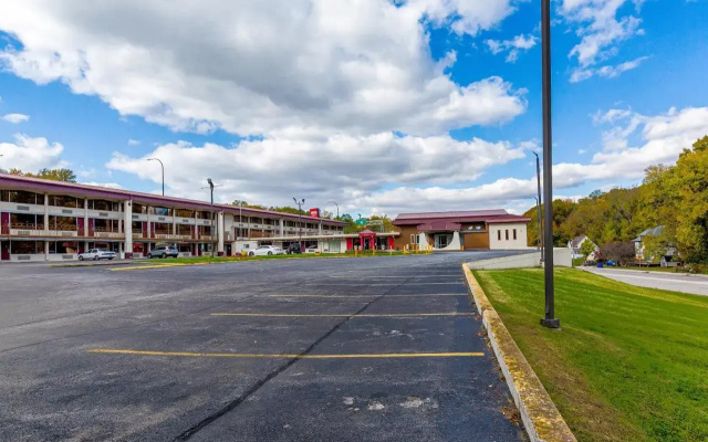 photo 4 of Super 8 Moline Il