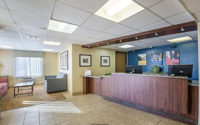 photo 2 of Motel 6-Moline, IL