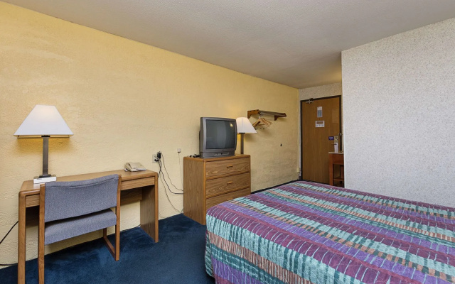 photo 5 of Motel 6-Moline, IL