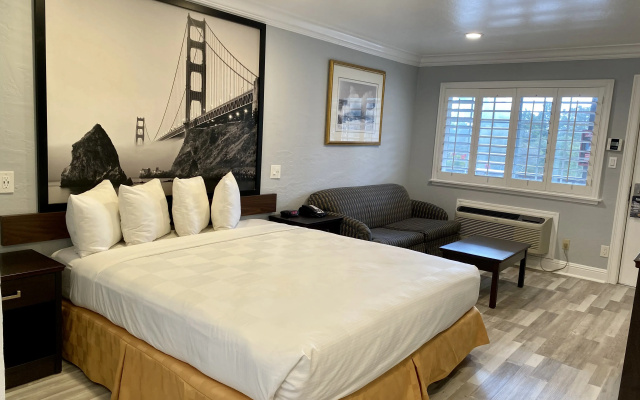 photo 4 of Aura Inn Monterey