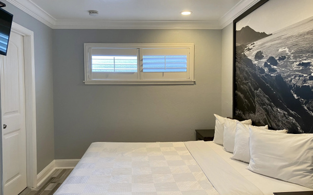 photo 5 of Aura Inn Monterey