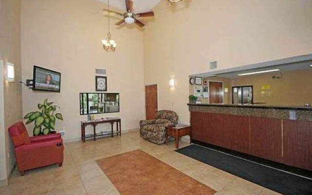 photo 3 of Carolina Inn of Lake Norman