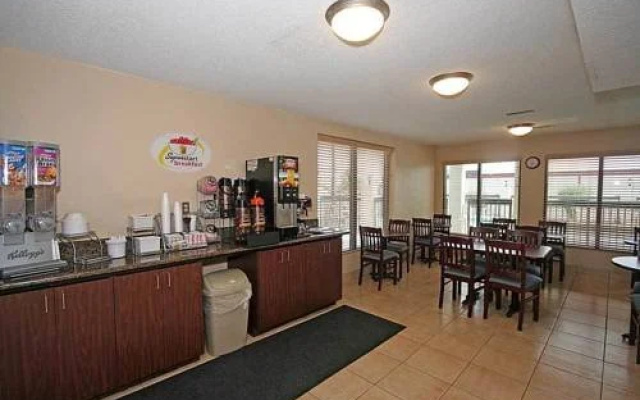 photo 4 of Carolina Inn of Lake Norman
