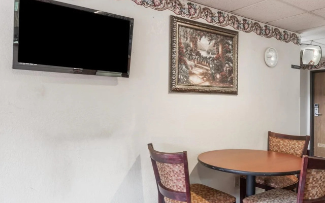 photo 2 of Auburn Inn