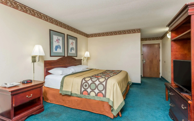 photo 4 of Super 8 by Wyndham Piedmont Greenville Area