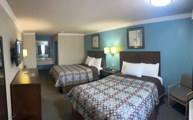 photo 5 of Americas Best Value Inn Houston Hobby Airport