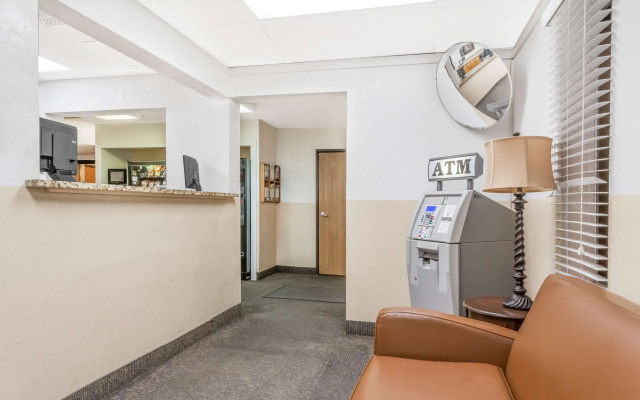 photo 2 of Super 8 by Wyndham Montgomery Maybrook