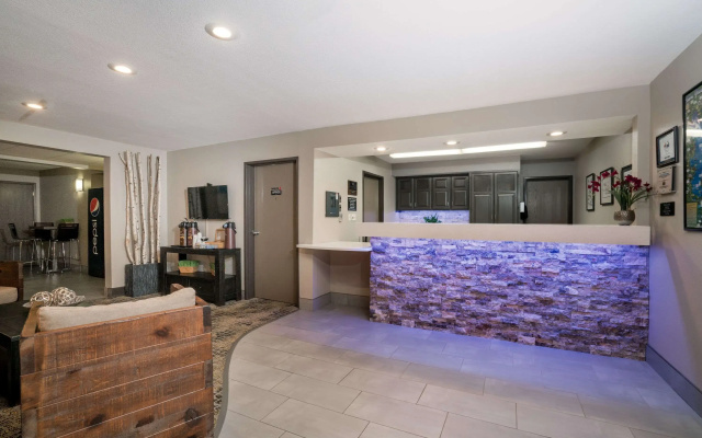 photo 3 of Super 8 by Wyndham Spirit Lake/Okoboji