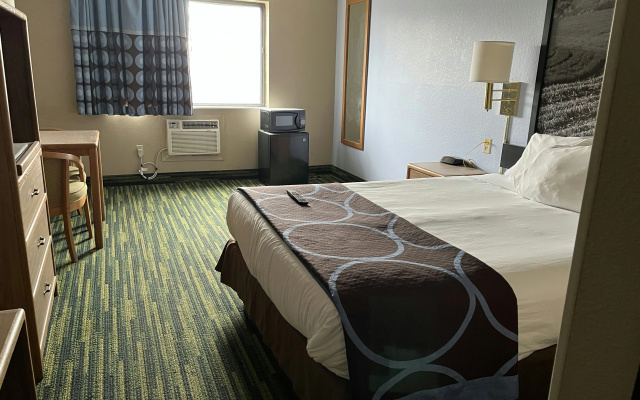 photo 2 of Boarders Inn & Suites by Cobblestone Hotels - Waterloo/Cedar Falls