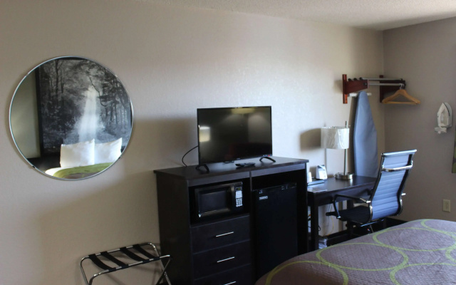 photo 2 of Super 8 by Wyndham Wyoming/Grand Rapids Area