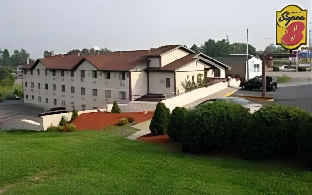 photo 4 of Super 8 by Wyndham Pittsburgh Arpt/Coraopolis