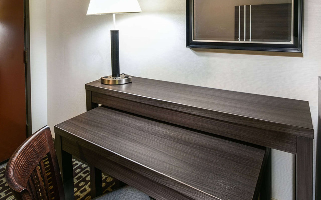 photo 3 of Travelodge by Wyndham Commerce Los Angeles Area