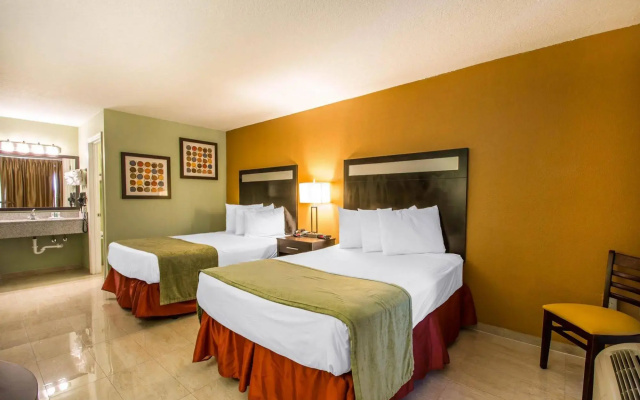 photo 4 of Super 8 Motel - Davenport/ Maingate South