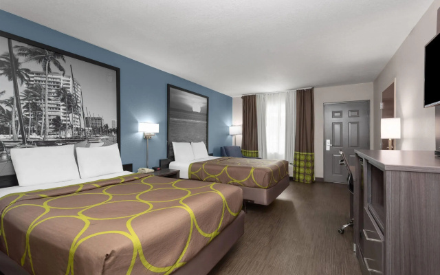 photo 4 of Super 8 by Wyndham Dania/Fort Lauderdale Arpt