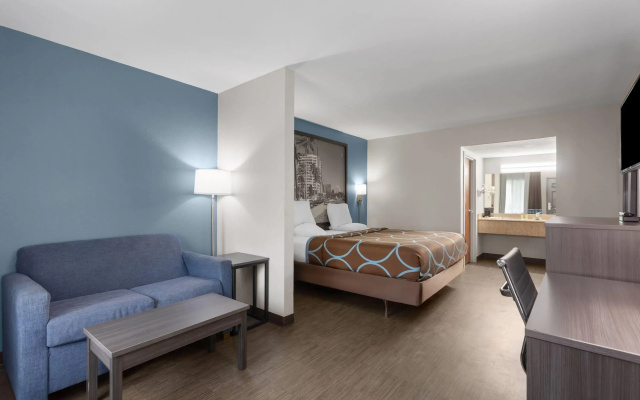 photo 5 of Super 8 by Wyndham Dania/Fort Lauderdale Arpt