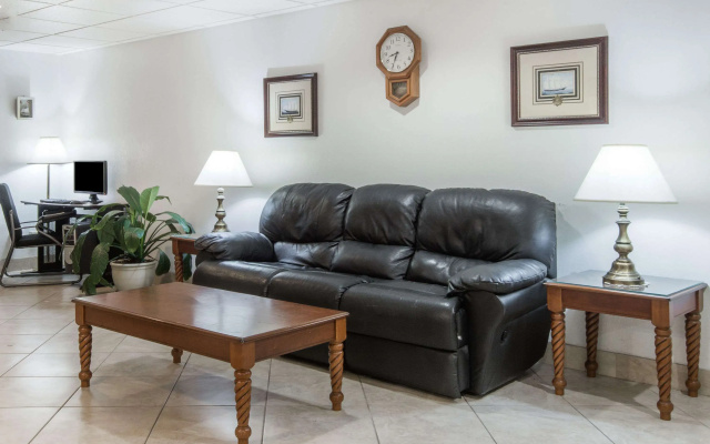 photo 2 of Super 8 by Wyndham Groton