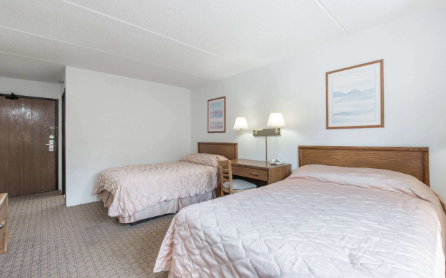 photo 3 of Super 8 by Wyndham Groton