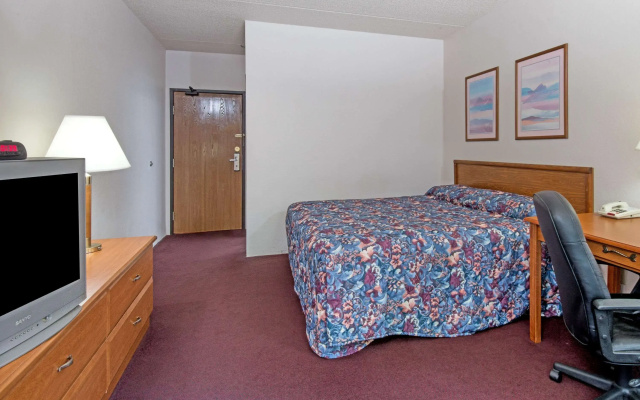 photo 5 of Super 8 by Wyndham Groton