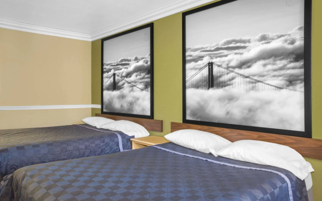 photo 2 of Super 8 By Wyndham Hayward Downtown