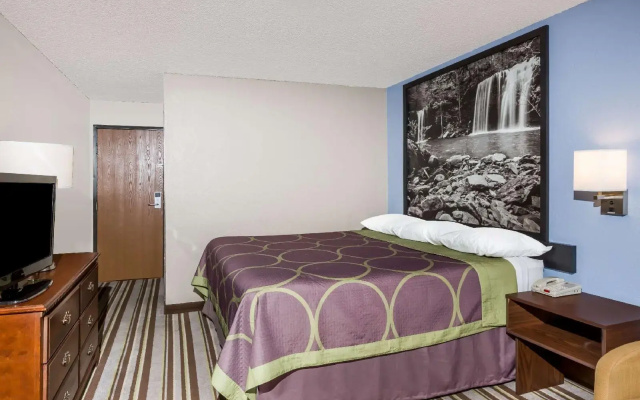 photo 3 of Super 8 by Wyndham Jonesboro