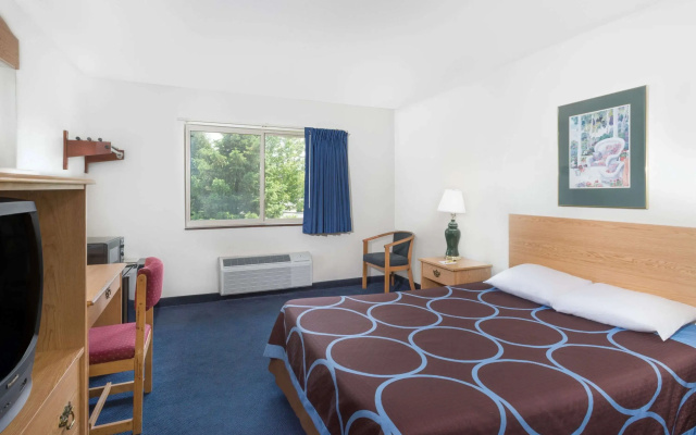 photo 4 of Super 8 by Wyndham Kingston