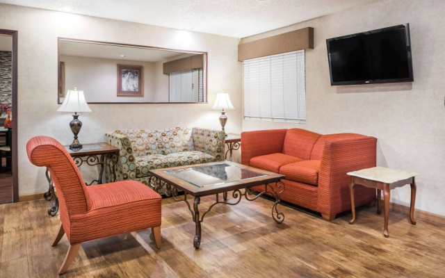 photo 2 of Super 8 by Wyndham Lebanon