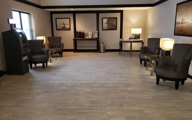 photo 2 of Super 8 Milwaukee Airport