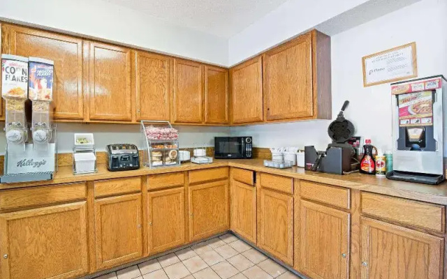 photo 4 of Super 8 by Wyndham Plano/Dallas Area