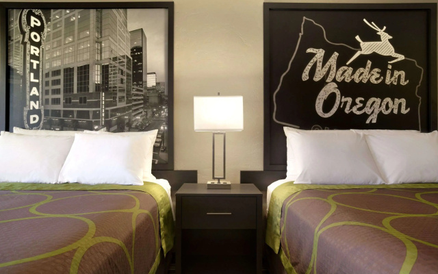 photo 4 of Super 8 by Wyndham Portland Airport