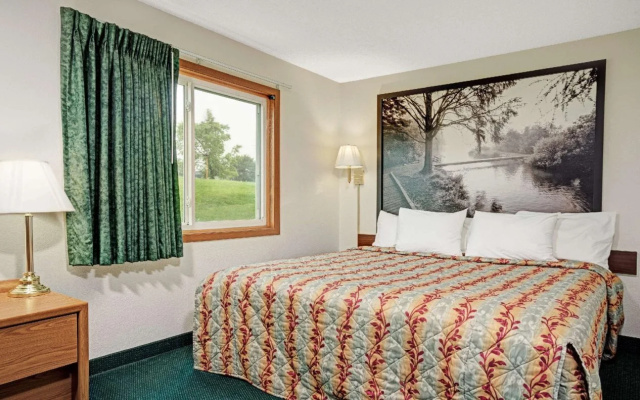 photo 2 of Super 8 by Wyndham Rogers Minnesota