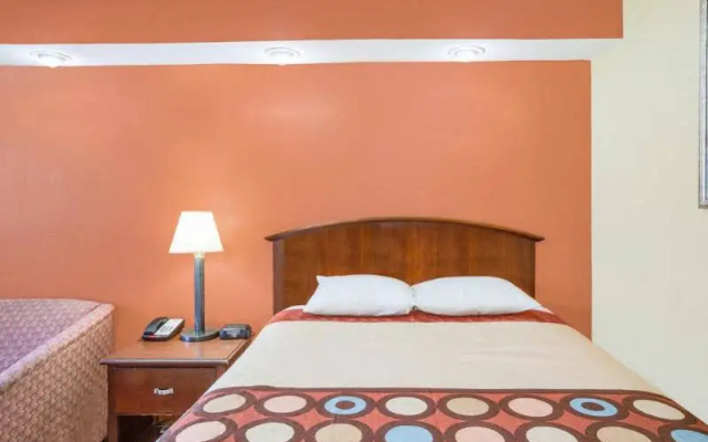 photo 3 of Super 8 Motel - Wilmington