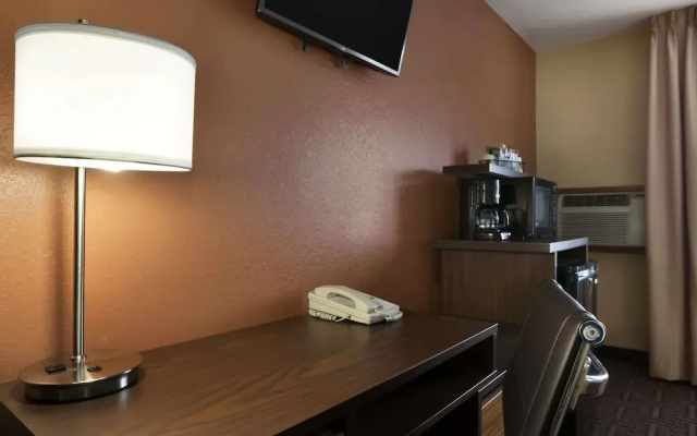 photo 5 of Super 8 Mount Vernon IL
