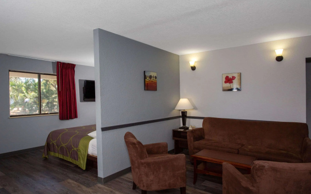 photo 3 of Super 8 By Wyndham Naples