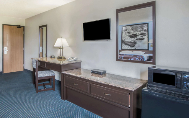 photo 3 of Super 8 by Wyndham New Castle